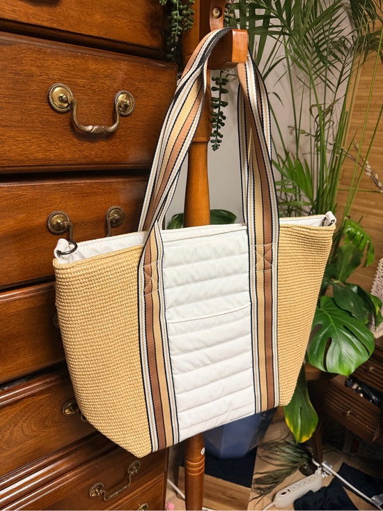 THINK ROYLN Handbags - THINK ROYLN Beige & White Rafia and Striped-Handle Tote